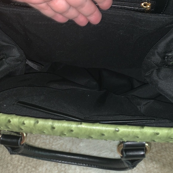 Amazing green “ostrich like” handbag with strap - Picture 8 of 10